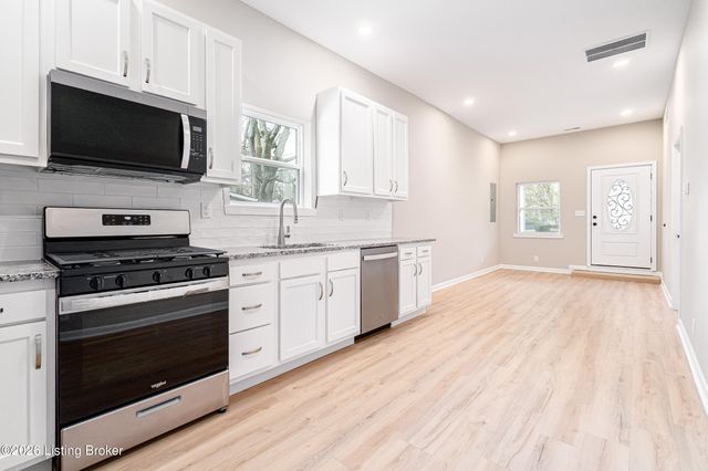 1226 Vim Dr, Louisville, KY 40213