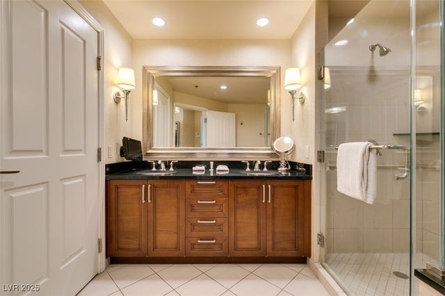 145 East HARMON Avenue 3117, Las Vegas, NV 89109