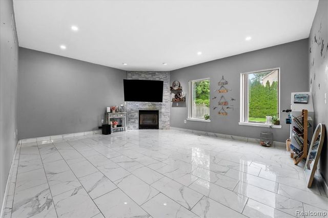 24364 Curtis Drive, Brownstown, MI 48134