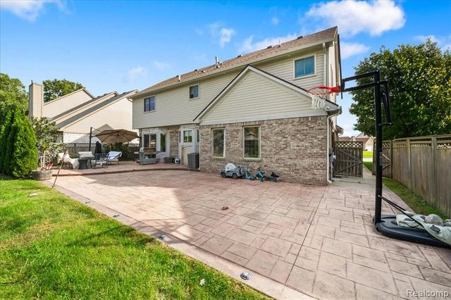 24364 Curtis Drive, Brownstown, MI 48134
