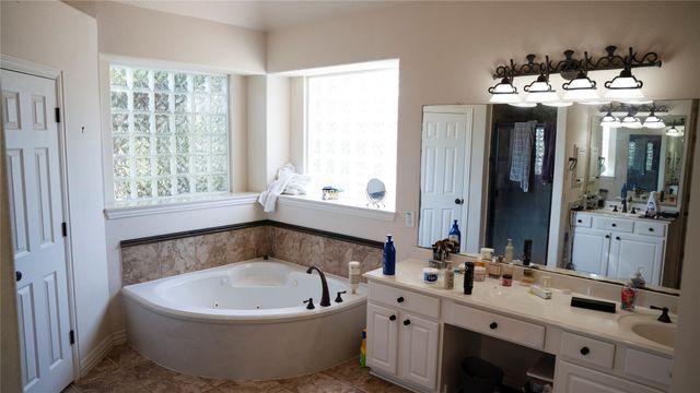 6002 Pinecreek Ridge Court, Spring, TX 77379