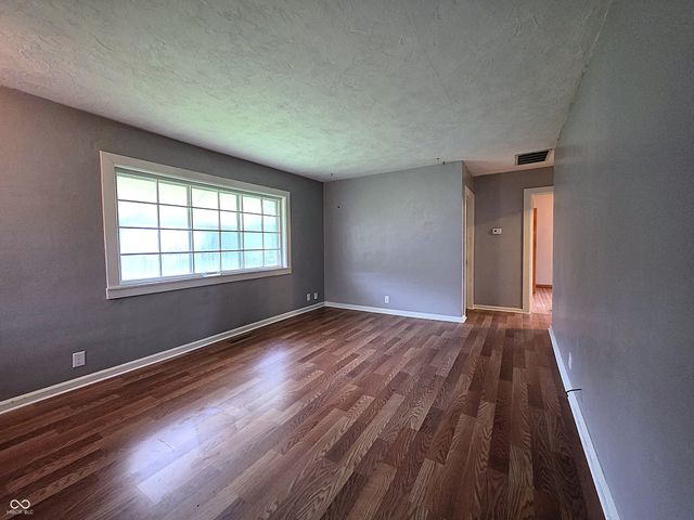 30 W 39th Street, Anderson, IN 46013