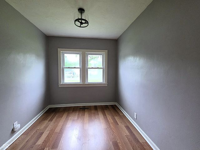 30 W 39th Street, Anderson, IN 46013