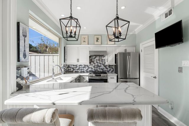 5913 Sugar Hill Drive 225, Houston, TX 77057