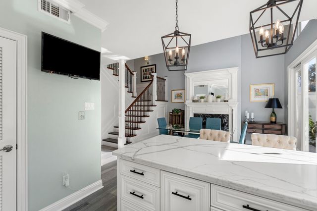 5913 Sugar Hill Drive 225, Houston, TX 77057