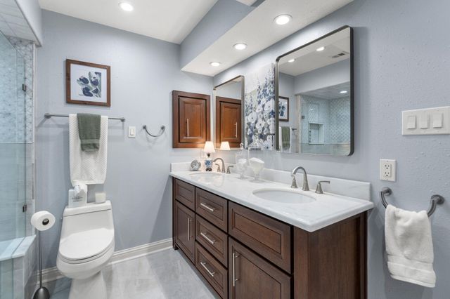 5913 Sugar Hill Drive 225, Houston, TX 77057