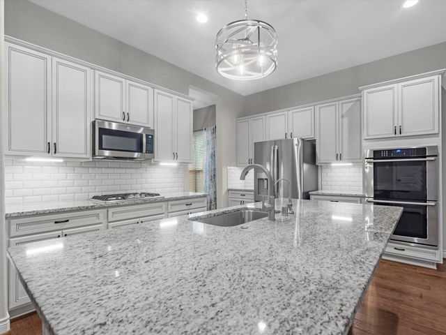 292 Dawn Brook Lane, Conroe, TX 77384
