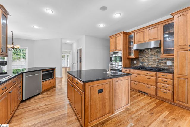956 Laurelwood Way, Landrum, SC 29356