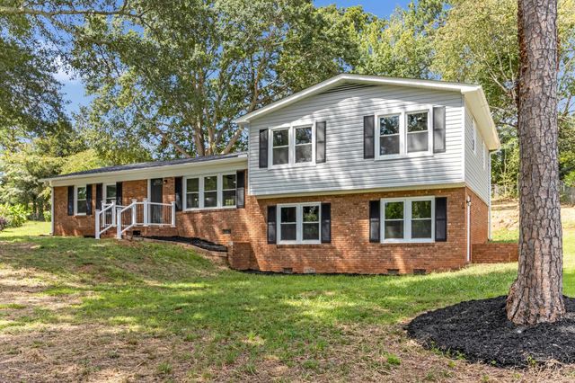 121 Dover Rd, Spartanburg, SC 29301