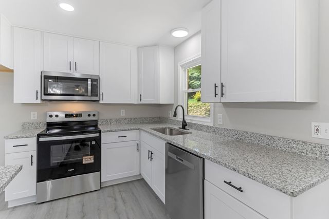 121 Dover Rd, Spartanburg, SC 29301