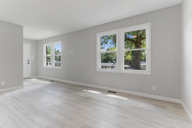 121 Dover Rd, Spartanburg, SC 29301