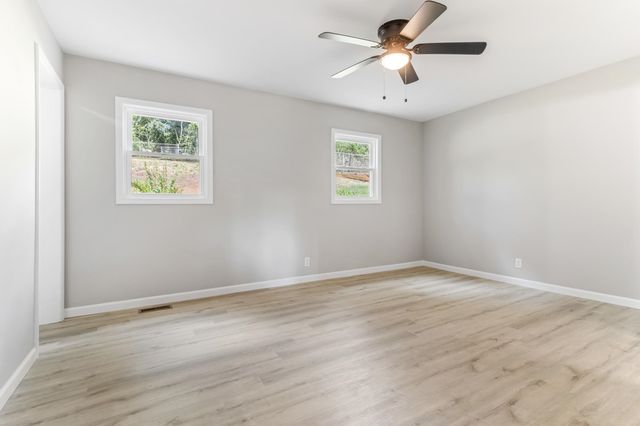 121 Dover Rd, Spartanburg, SC 29301