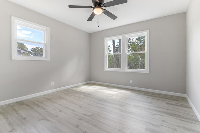 121 Dover Rd, Spartanburg, SC 29301