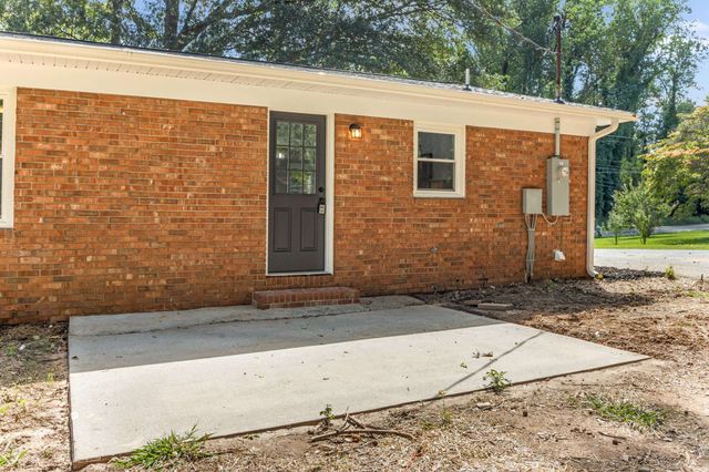 121 Dover Rd, Spartanburg, SC 29301