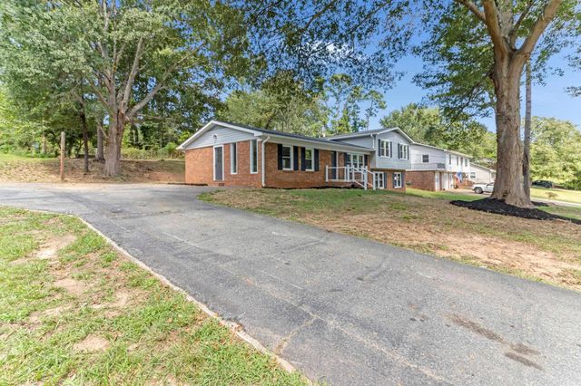 121 Dover Rd, Spartanburg, SC 29301