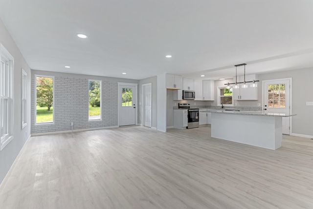 121 Dover Rd, Spartanburg, SC 29301