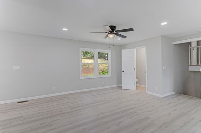 121 Dover Rd, Spartanburg, SC 29301