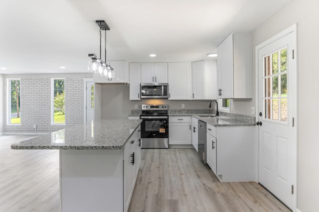 121 Dover Rd, Spartanburg, SC 29301