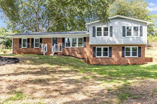 121 Dover Rd, Spartanburg, SC 29301