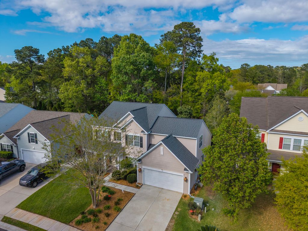 Image 5 of property listing at 5066 Timicuan Way, Summerville, SC 29485