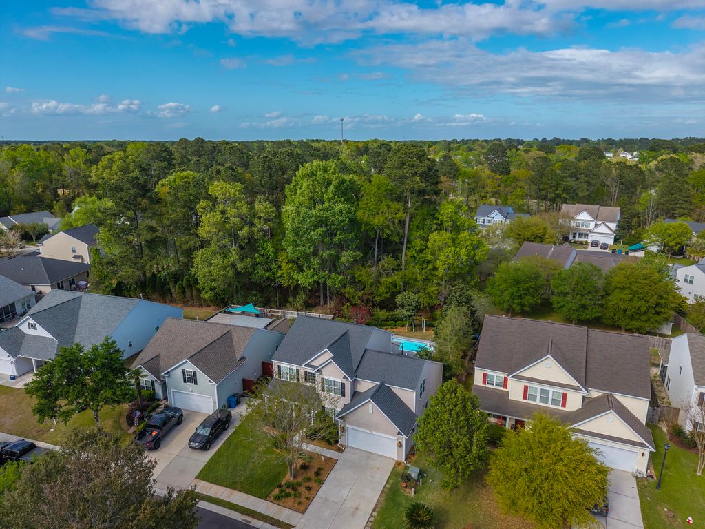 Image 7 of property listing at 5066 Timicuan Way, Summerville, SC 29485