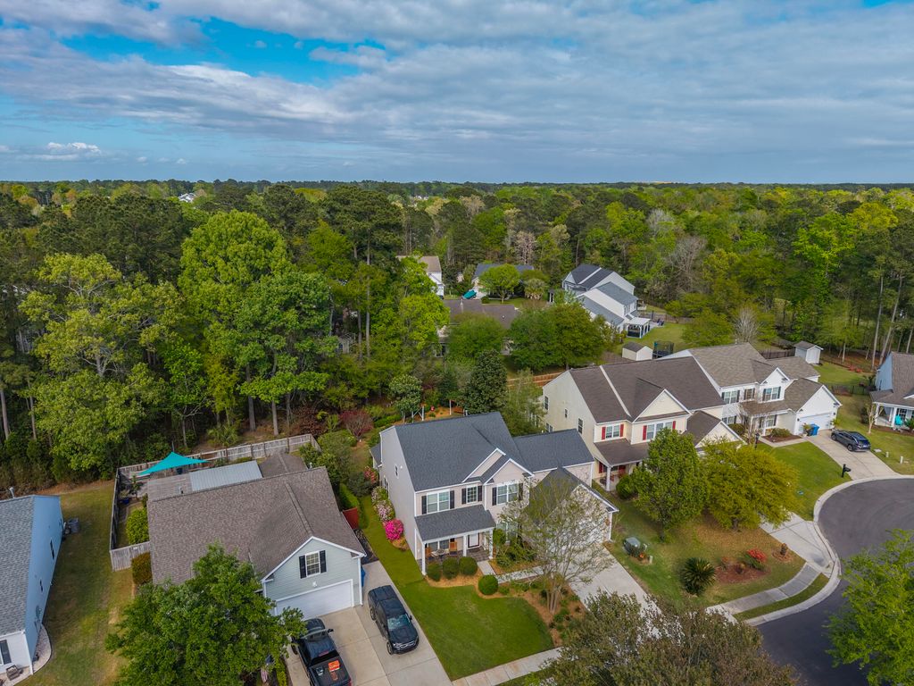Image 8 of property listing at 5066 Timicuan Way, Summerville, SC 29485