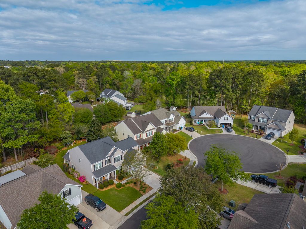 Image 9 of property listing at 5066 Timicuan Way, Summerville, SC 29485