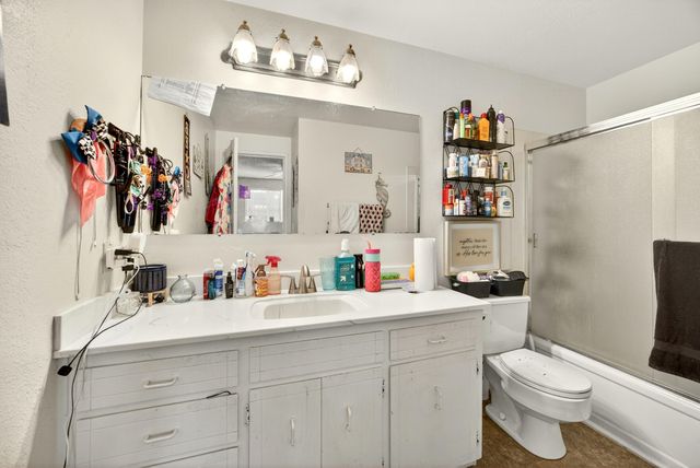 1553 Crater Lake Avenue, Medford, OR 97504