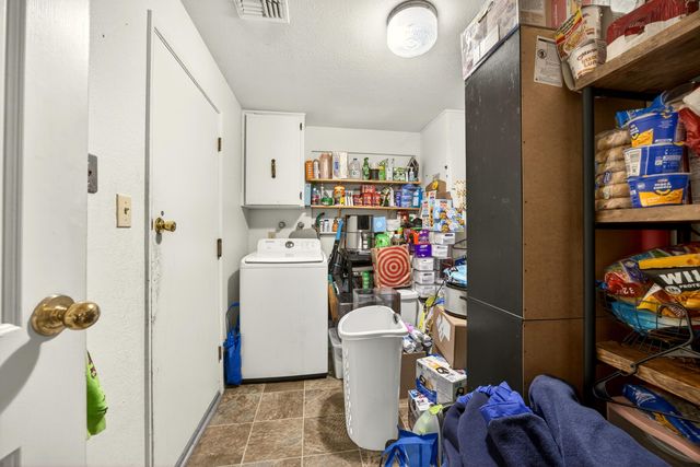 1553 Crater Lake Avenue, Medford, OR 97504