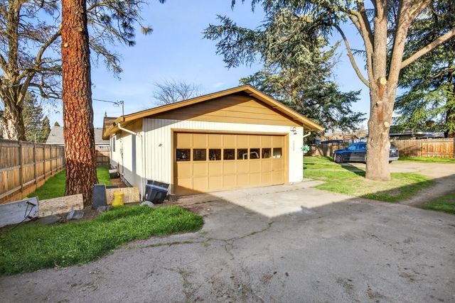1553 Crater Lake Avenue, Medford, OR 97504