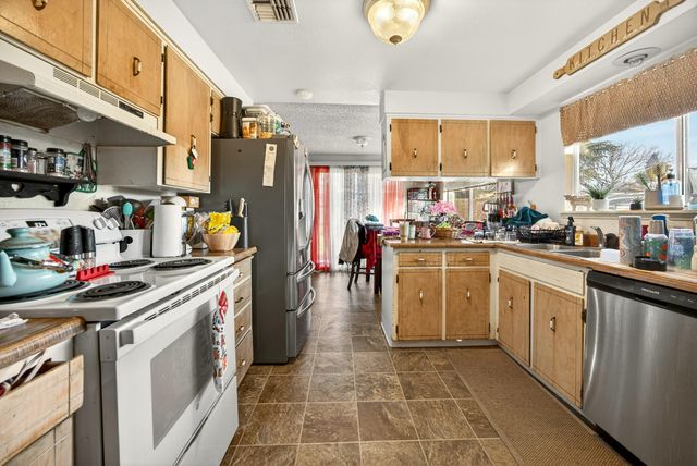 1553 Crater Lake Avenue, Medford, OR 97504