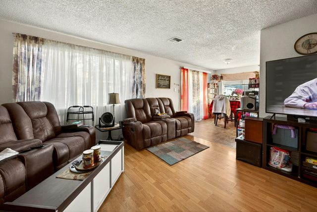 1553 Crater Lake Avenue, Medford, OR 97504