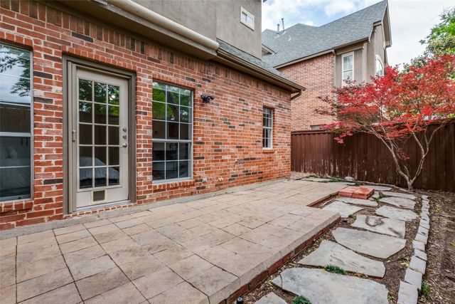 4150 Towne Green Circle, Addison, TX 75001