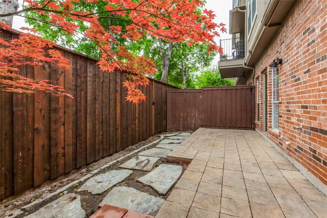 4150 Towne Green Circle, Addison, TX 75001