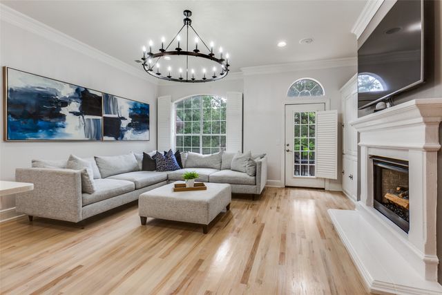 4150 Towne Green Circle, Addison, TX 75001