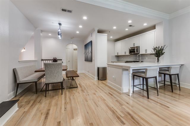 4150 Towne Green Circle, Addison, TX 75001