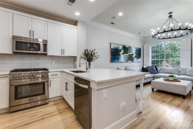 4150 Towne Green Circle, Addison, TX 75001