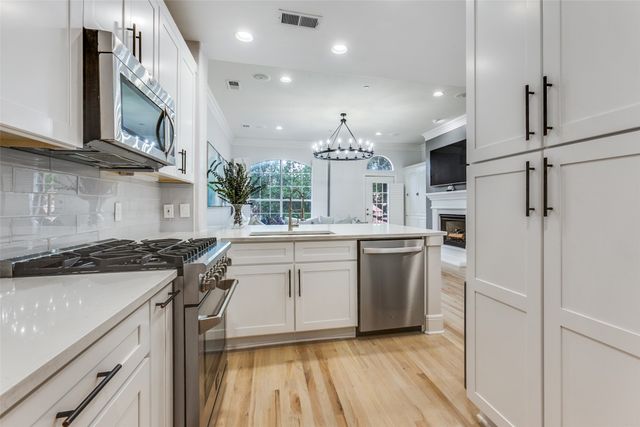 4150 Towne Green Circle, Addison, TX 75001