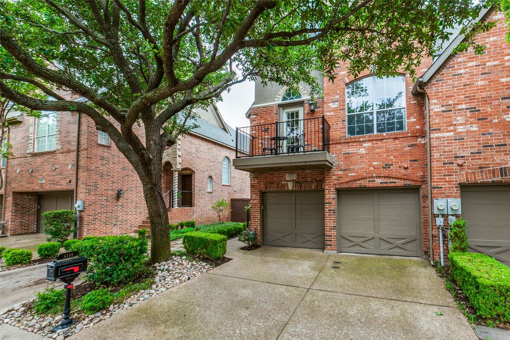 4150 Towne Green Circle, Addison, TX 75001