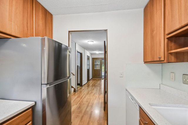 1748 Mcknight Road N 24, Maplewood, MN 55109