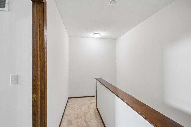 1748 Mcknight Road N 24, Maplewood, MN 55109