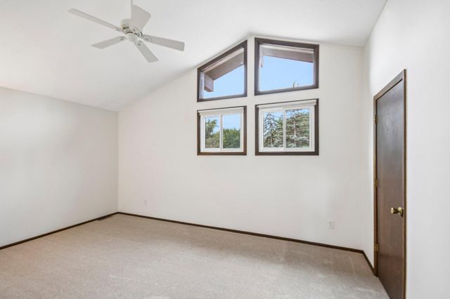 1748 Mcknight Road N 24, Maplewood, MN 55109
