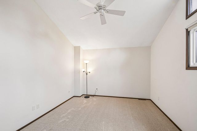 1748 Mcknight Road N 24, Maplewood, MN 55109