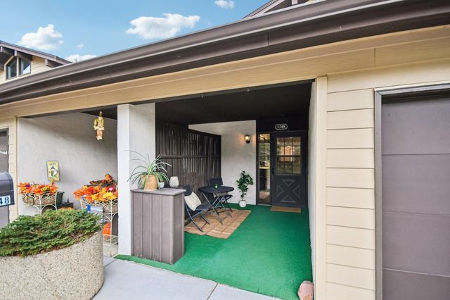 1748 Mcknight Road N 24, Maplewood, MN 55109