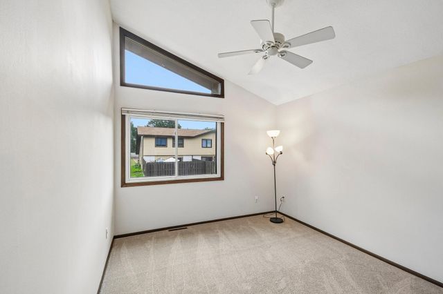 1748 Mcknight Road N 24, Maplewood, MN 55109