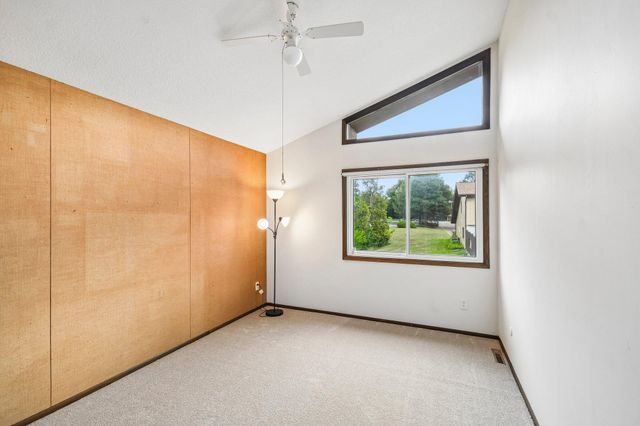 1748 Mcknight Road N 24, Maplewood, MN 55109