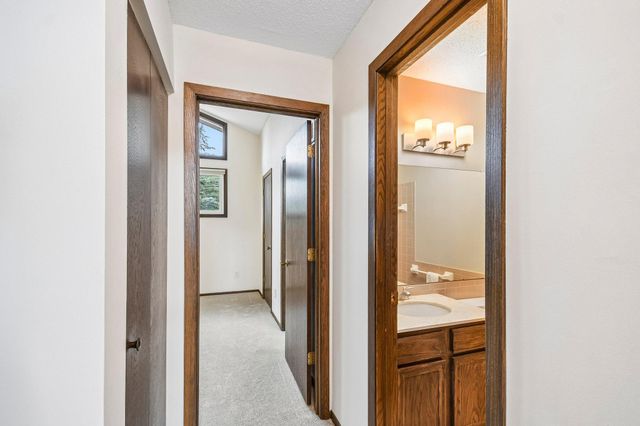 1748 Mcknight Road N 24, Maplewood, MN 55109