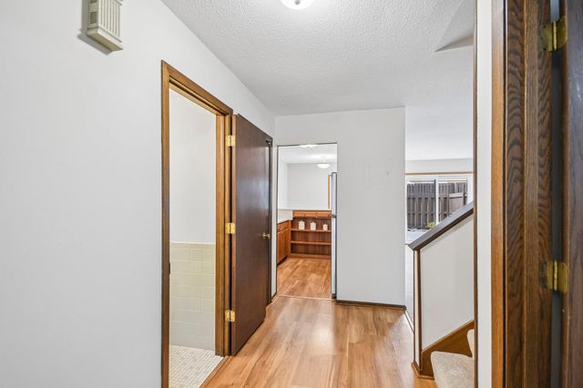 1748 Mcknight Road N 24, Maplewood, MN 55109