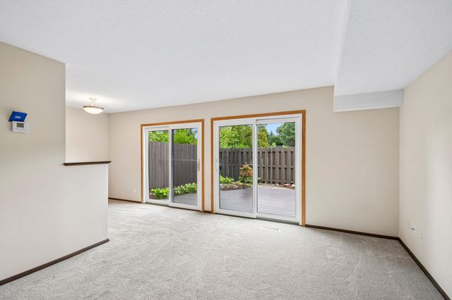 1748 Mcknight Road N 24, Maplewood, MN 55109