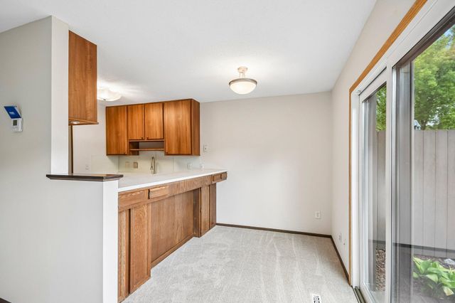 1748 Mcknight Road N 24, Maplewood, MN 55109